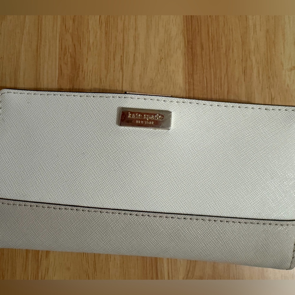 kate spade white and light gray Saffiano Leather Continental Wallet